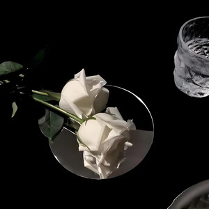 在楼道里做爽翻H男男
