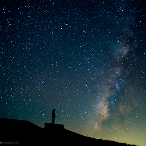 在楼道里做爽翻H男男
