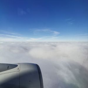 在楼道里做爽翻H男男
