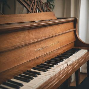 在楼道里做爽翻H男男
